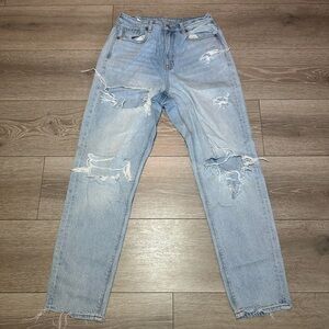 American Eagle Outfitters Mom Light Blue Denim